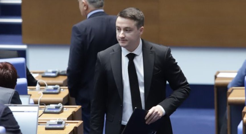 Собственикът на пистолета, използван от сина на Божанков, ще бъде обвинен