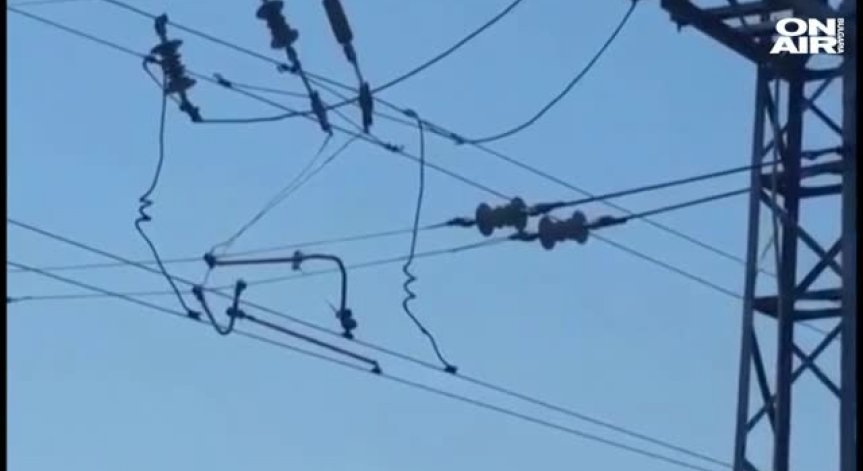 Деца са с опасност за живота след удар от волтова дъга