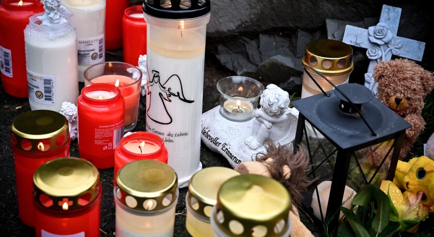 Стотици протестират в Германия след смъртта на семейство от България в пожар