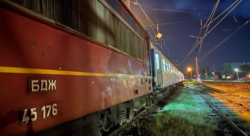 Влак блъсна и уби човек, спряха движението между Пловдив и Асеновград