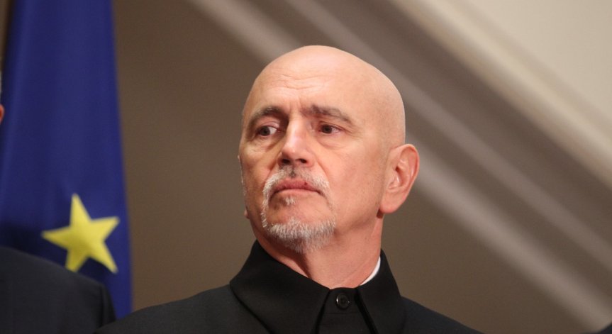 Събев поиска оставката на шефа на НСО заради снежната топка по Петков