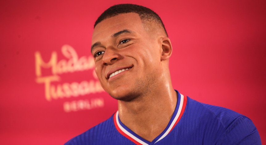 Килиан Мбапе подписа договора с 