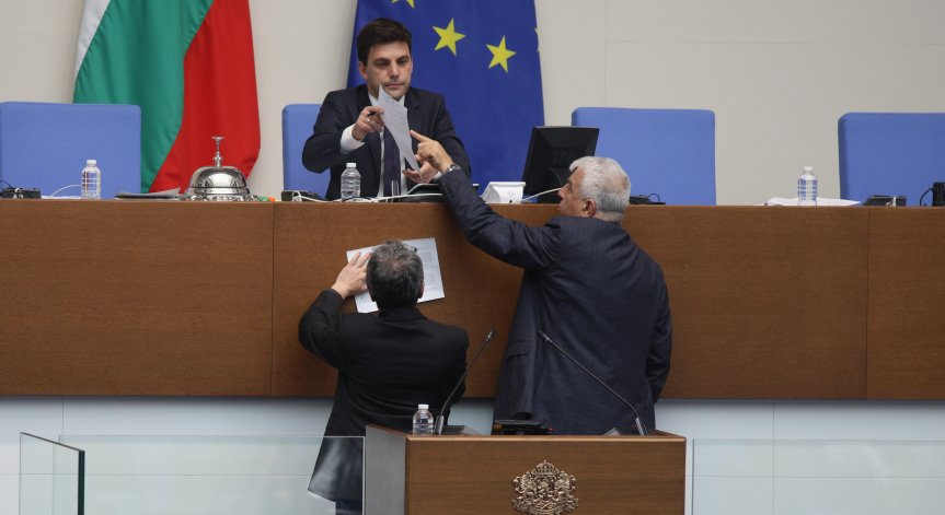 Напрежение в НС: Депутати от ИТН, БСП и 