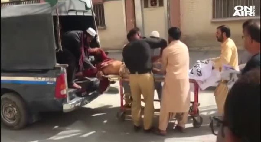 Бомба гръмна в джамия в Пакистан, четирима загинаха