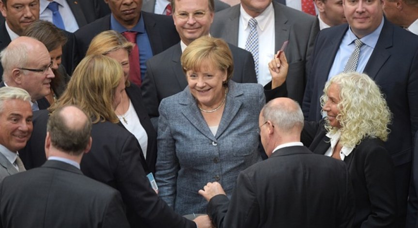 Бундестагът одобри спасителната програма за Гърция