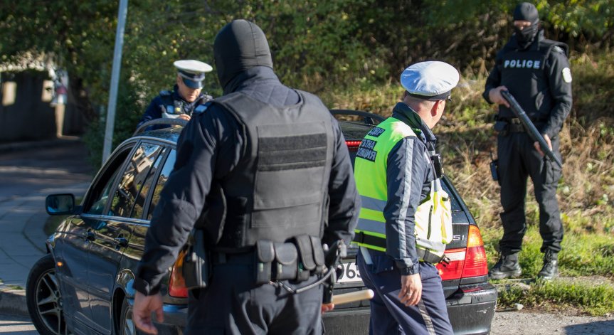 Двамата обвиняеми са задържани за срок до 72 часа с постановление на наблюдаващия прокурор. 