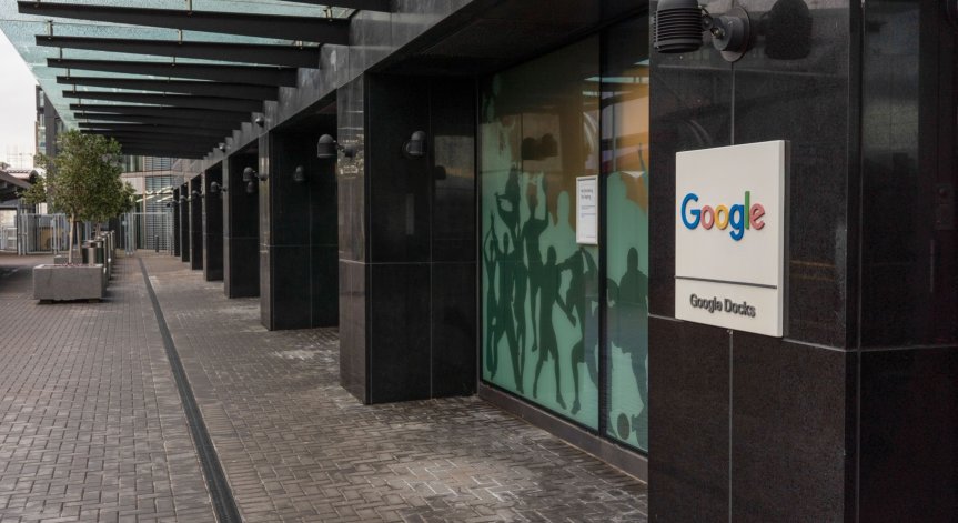 Google връща служителите в офиса, въвежда ограничения за работата от вкъщи