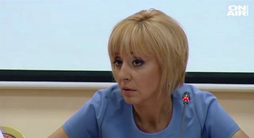 Мая Манолова се отказа от 