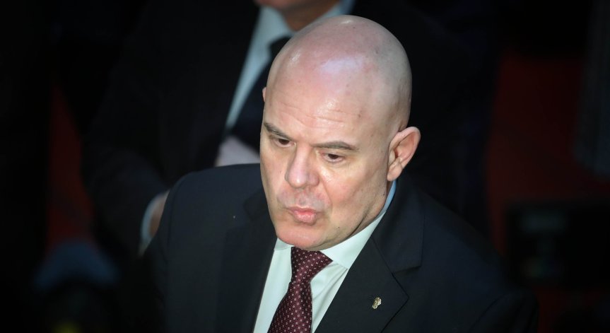 Гешев се извини на близките на убитите пред 