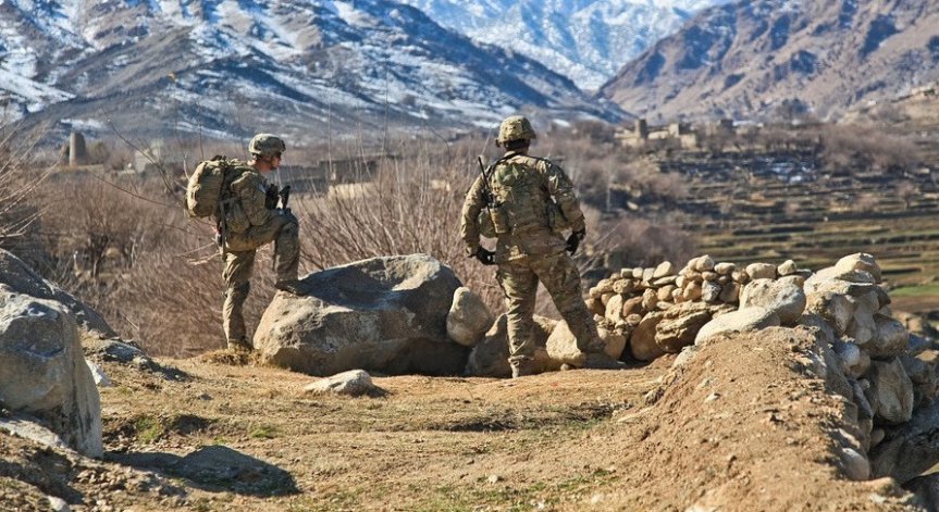 Евакуират двама български военнослужещи от мисията ни в Афганистан