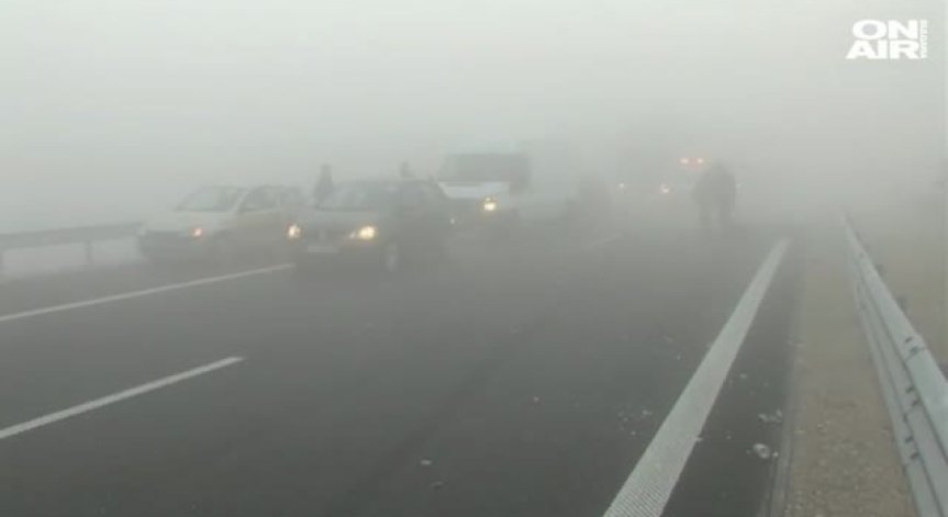 10 души остават в болница след тежката катастрофа на АМ 