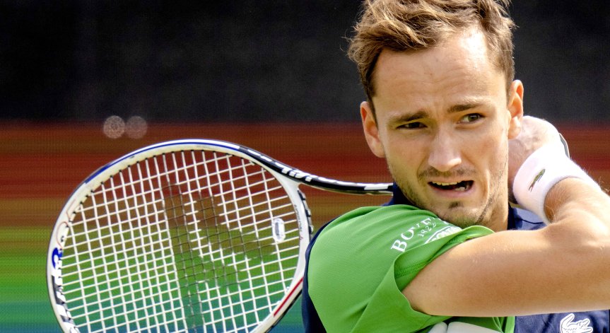 Австралиец елиминира Даниил Медведев на Мастърса в Париж