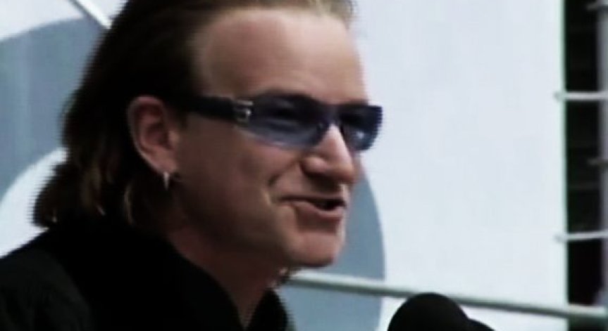 Facebook прави фронтмена на U2 милиардер