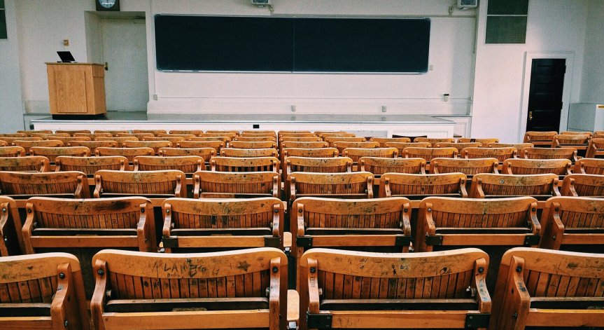 6 студенти от Университета в Оксфорд с коронавирус 