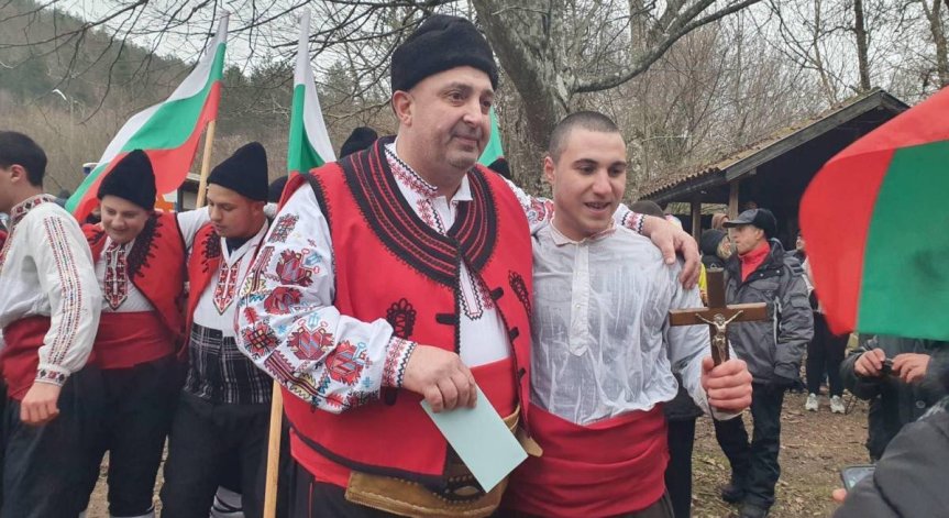 Световен шампион по киокушин спаси кръста в Странджа