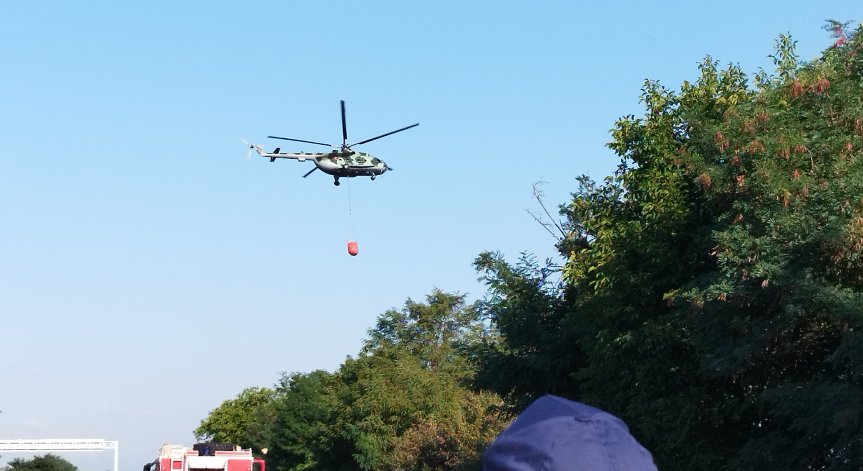Локализираха пожара в Казанлък, но има ли опасност за складовете с боеприпаси?