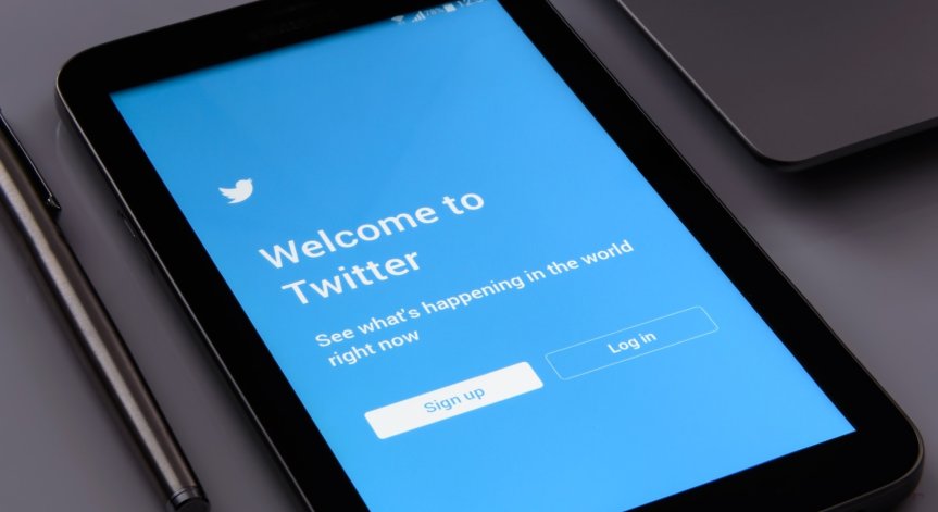 Финансов удар по Илън Мъск, рекламните приходи на Twitter са намалели с 50%