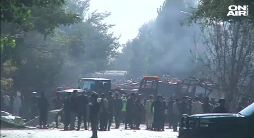 Атентат с кола бомба в Кабул уби 35 души