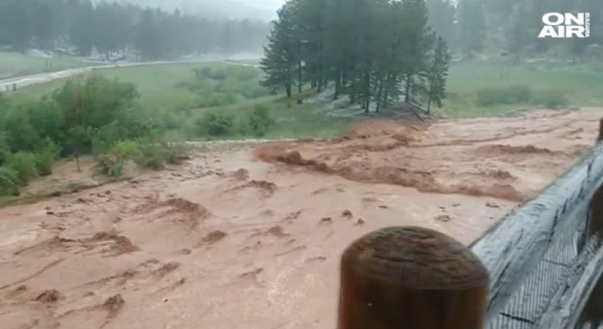 Свирепо време разтърси Колорадо - улици се превърнаха в реки