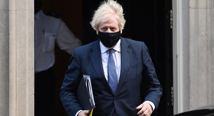 Локдаунът във Великобритания може да е до април, предупреди Джонсън
