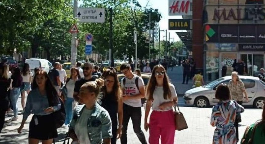 Извънредно: Евакуират столичен мол заради пожар