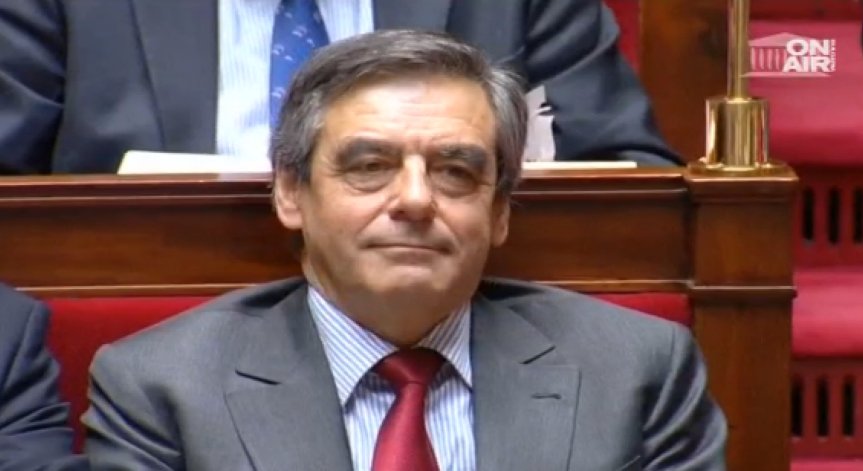 Франсоа Фийон започва предизборната си кампания с грандиозен скандал