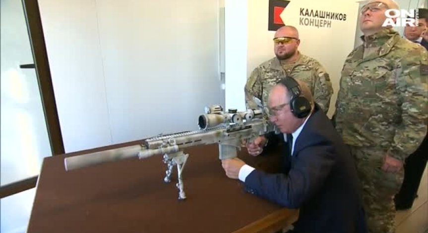 Путин демонстрира точен мерник в полигон на 