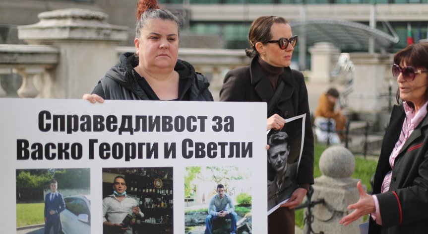 Близки на пострадали в катастрофи излизат на протест пред парламента