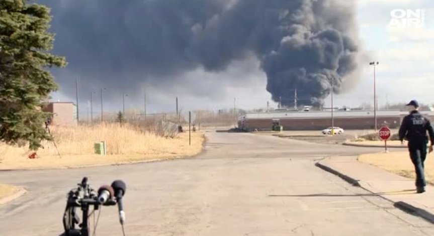Експлозия в американска петролна рафинерия рани над 10 души