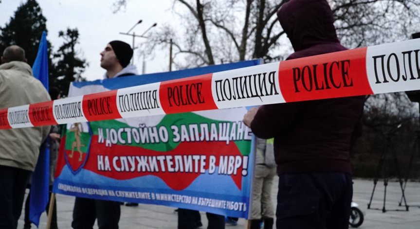 След 100-те млн. лева: Спират ли полицейските протести?