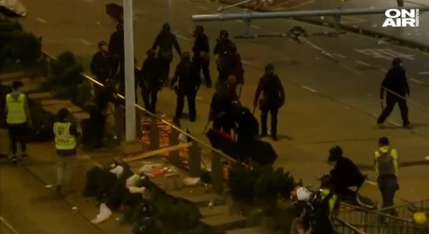 Хонг Конг: Победа за протестиращите