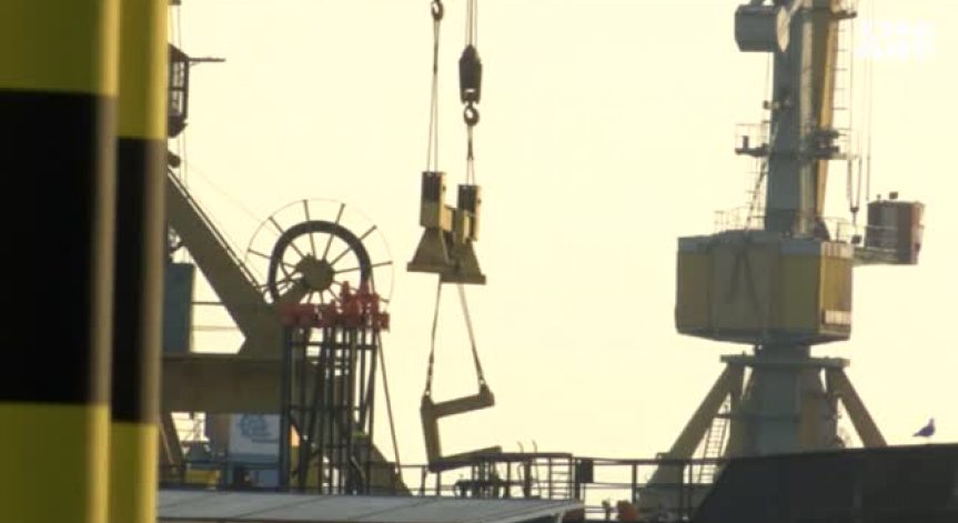 Моряци от задържан кораб на бургаското пристанище са оставени без вода и храна