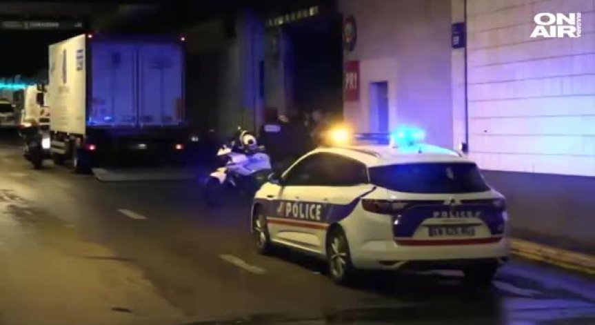 Френски полицаи застреляха мъж, заплашвал ги с нож