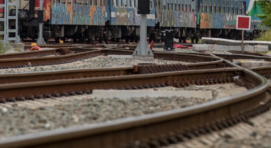 Влакът е тръгнал с 16 минути закъснение.