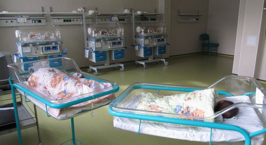 Бебето, бито от акушерка в болница СофияМед е стабилно без опасност за живота