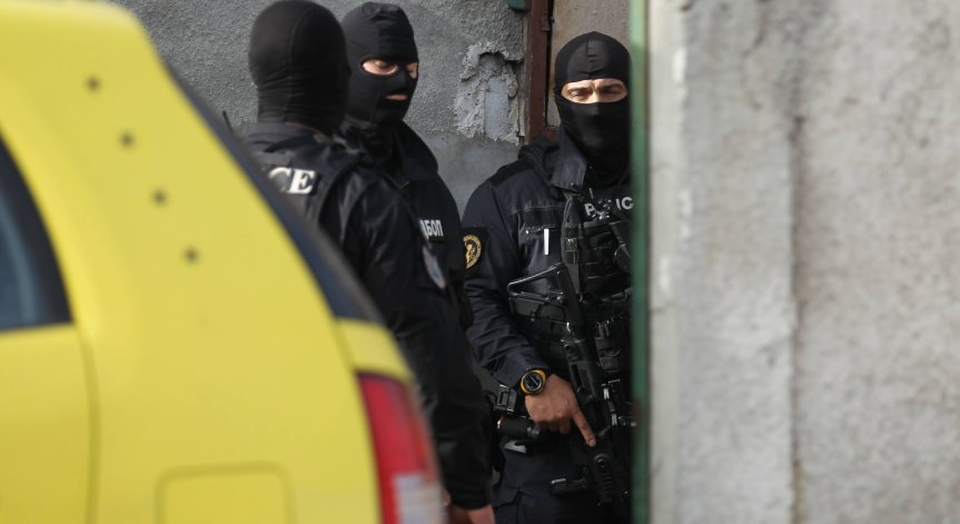 Задържаха баща и син в Благоевград за притежание на 167 грама кокаин