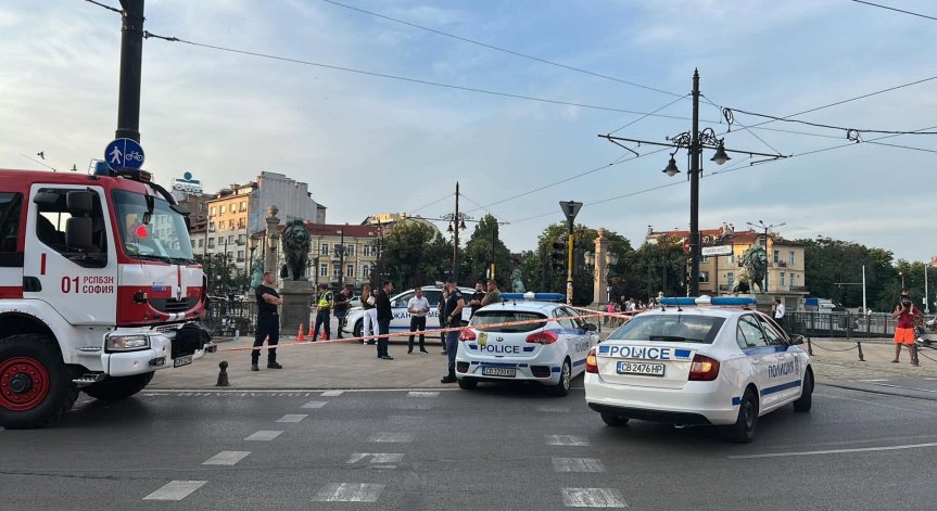 Убийство в София: Трима бутнаха мъж от Лъвов мост, жертвата почина на място