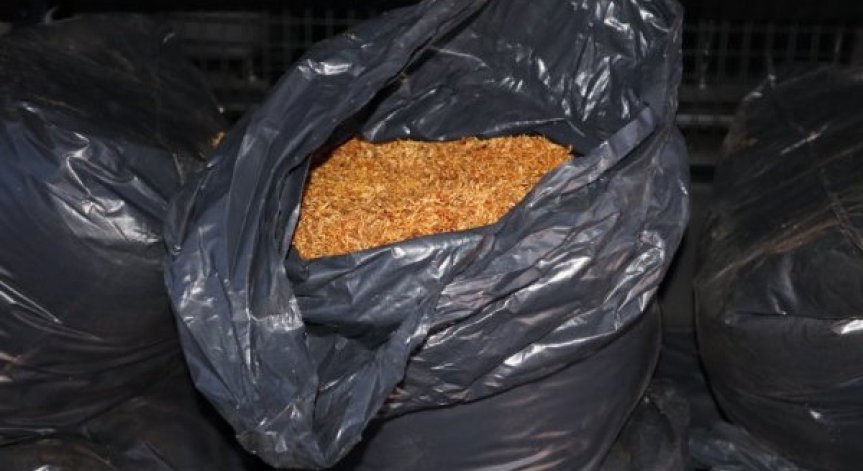 Задържаха 36-годишен мъж, укрил 220 кг. тютюн без бандерол