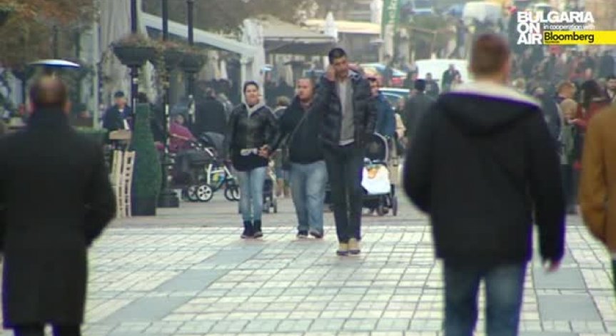 Социалният министър настоява минималната заплата да се увеличи до 380 лв.