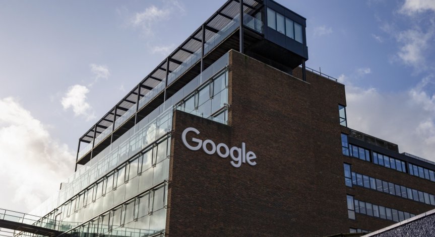 Google блокира още реклами от сайтове с конспиративни теории за Ковид-19