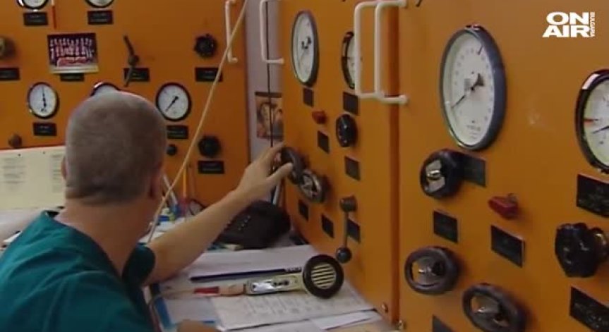 Започва техническа експертиза на барокамерата, в която почина матрос