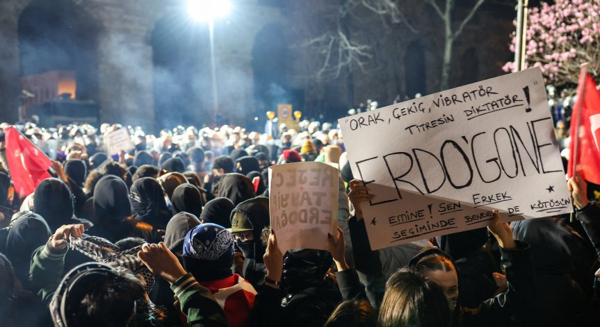 Протестите в подкрепа на Имамоглу ескалират.