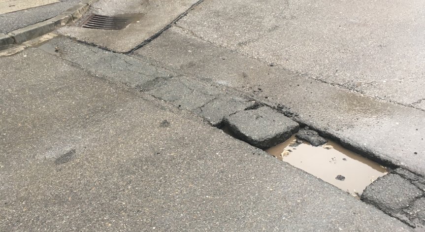 Сигнал в Helpbook за опасна дупка на натоварен столичен булевард