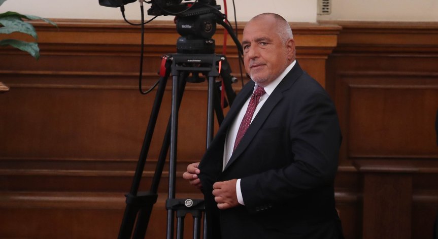 ГЕРБ обвини Радев в лицемерие: Държавност не се пази с постоянно вдигнат юмрук