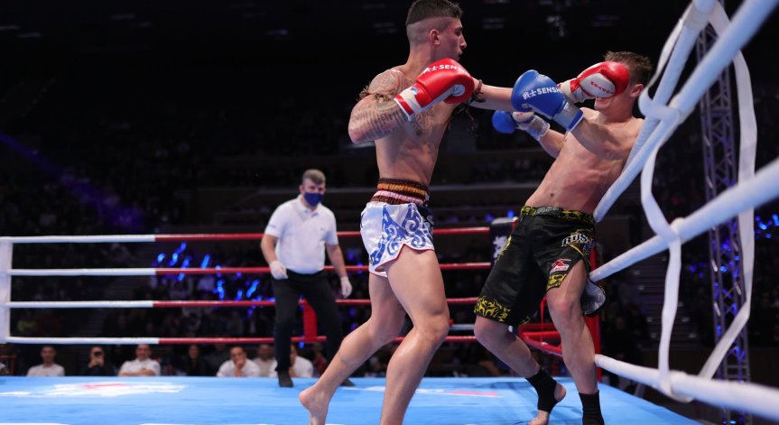 Опитният руски боец Артьом Пашпорин надви млад италианец след допълнителен рунд