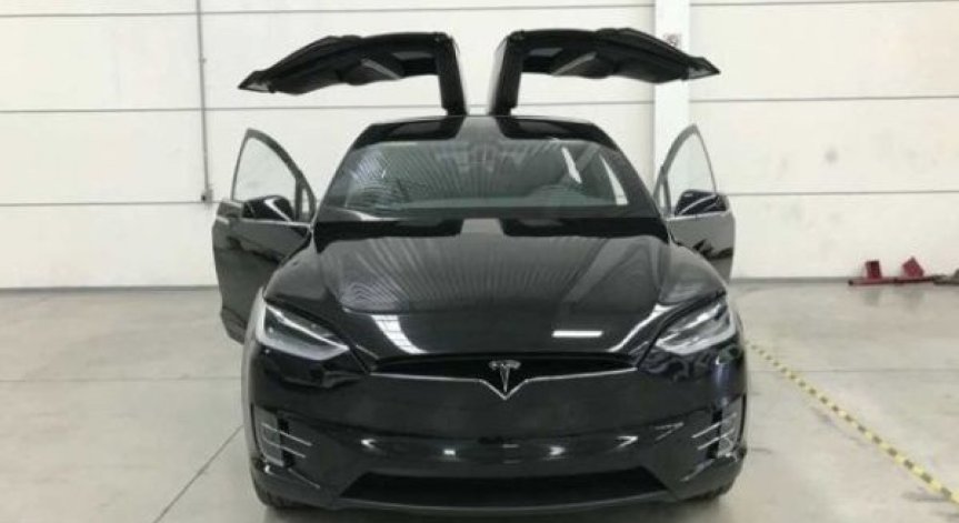 Мексиканци модифицираха Tesla Model X! Превърнаха я в бронирана кола