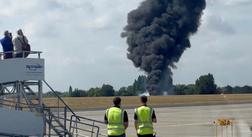  Вчера самолетът е летял от Атина до град Пула в Хърватия.