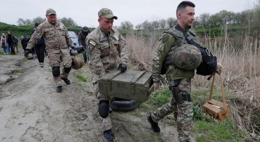 Украйна съобщи за успехи в района на Бахмут, боевете за града продължават