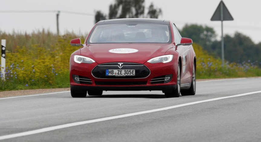 Tesla в надпревара с Porsche Taycan за подобряване на рекорд 