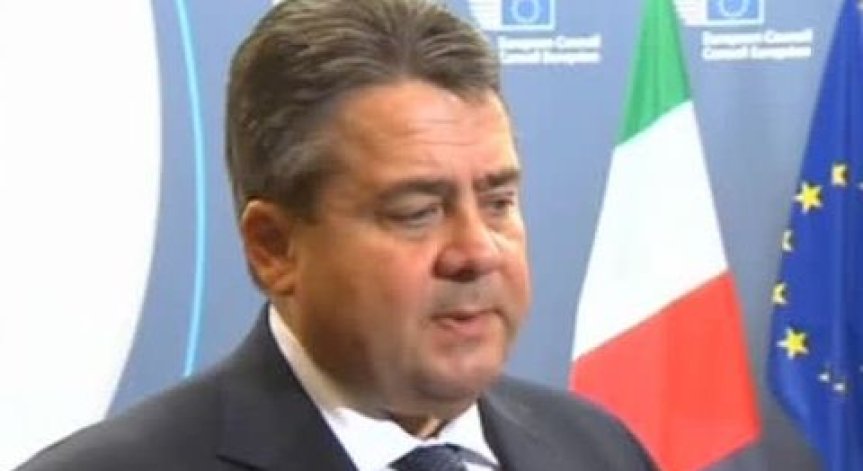 Зигмар Габриел: Атентатите в Париж не трябва да водят до предразсъдъци към бежанците